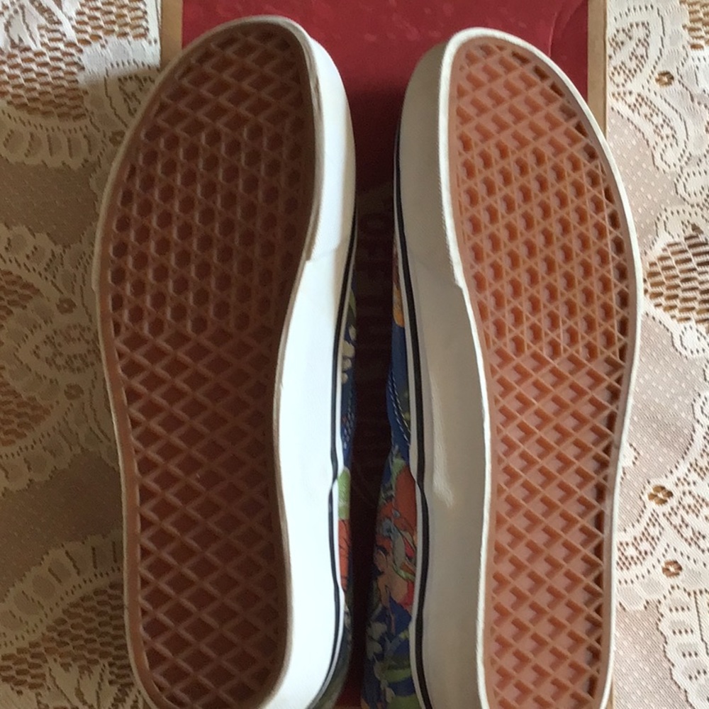 Vans Disney limited edition highly collectible jungle book sneakers tennis shoe - Picture 6 of 6